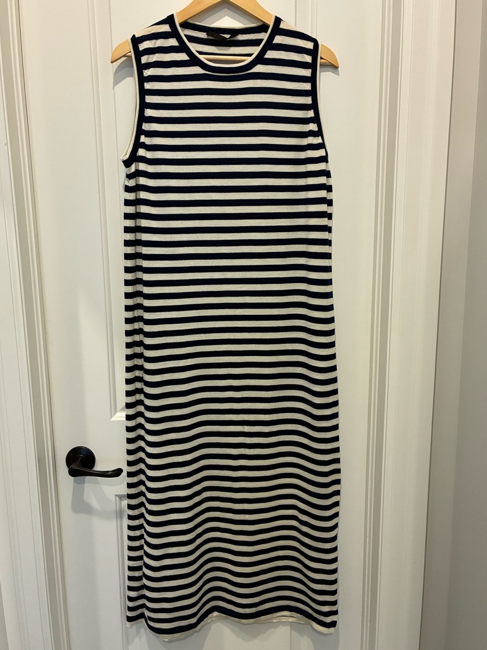 Jenni Kayne merino wool sleeveless dress XL
Navy Blue and cream.